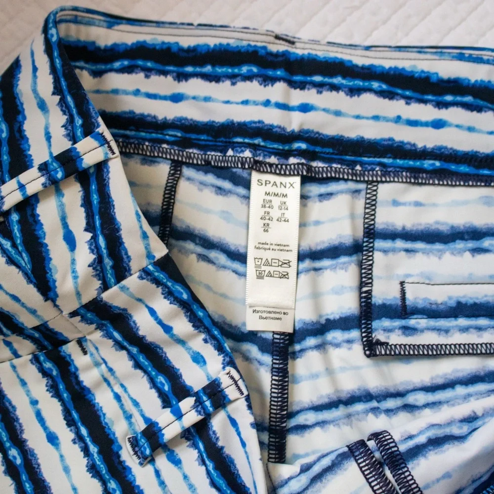 SPANX Blue Striped Sunshine Shorts UPF 50 Pull On Stretch Size M - Picture 8 of 8